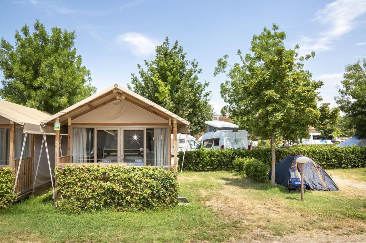 Hu Roma Camping In Town Exterior photo
