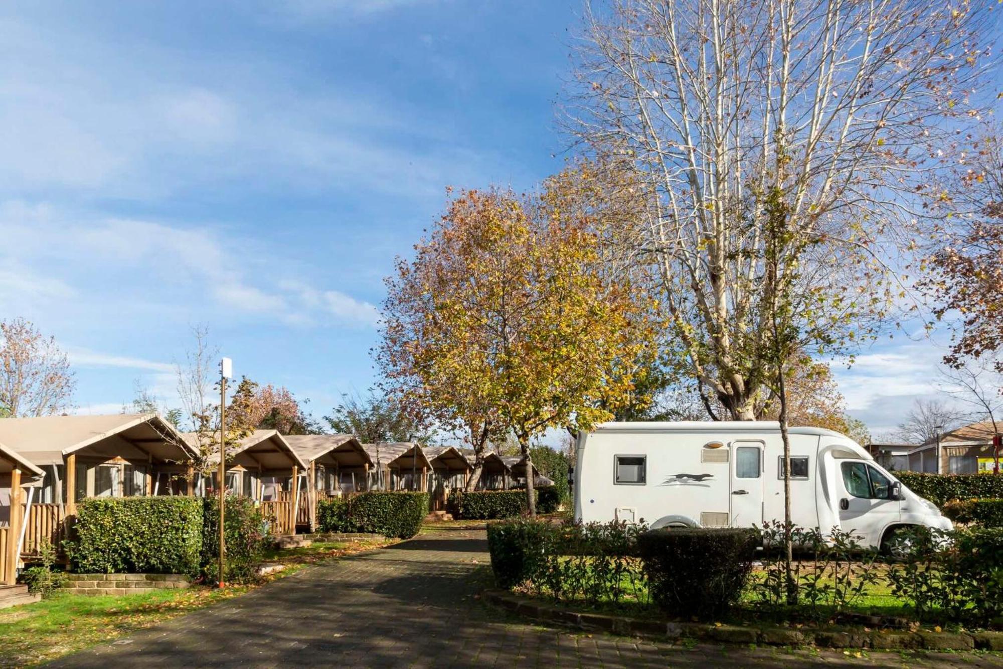 Hu Roma Camping In Town Exterior photo